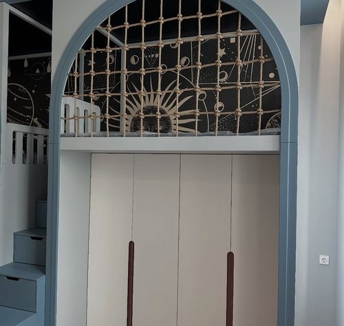 Кровать-чердак из фанеры березы+массив березы с канатной сеткой 