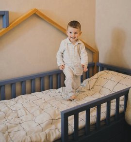 Кровать c проекцией Домика из массива березы